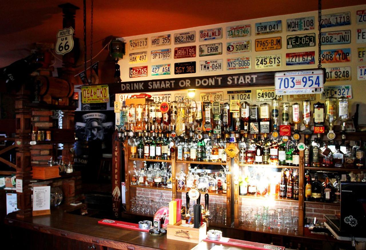 Pension Alfa & Whisky Pub ターボル エクステリア 写真