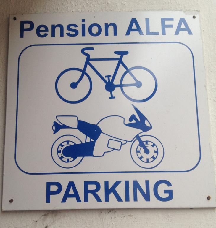 Pension Alfa & Whisky Pub ターボル エクステリア 写真