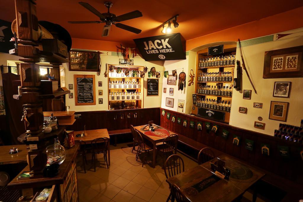 Pension Alfa & Whisky Pub ターボル エクステリア 写真